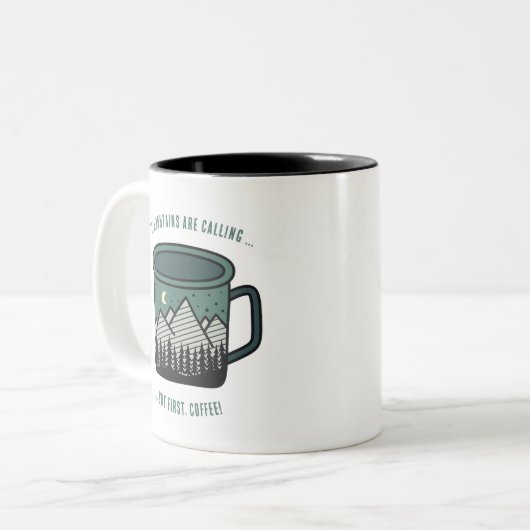 The Mountains are Calling But First Coffee Mug Tweekleurige Koffiemok (Voorkant links)