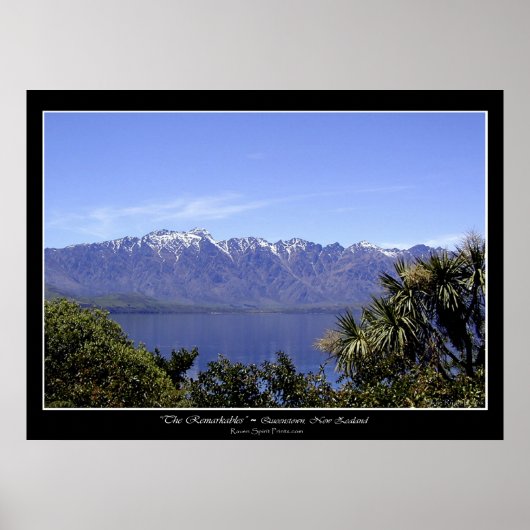 "THE OPMERKELIJKE, NZ" Foto Poster (Voorkant)