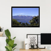 "THE OPMERKELIJKE, NZ" Foto Poster (Thuiskantoor)