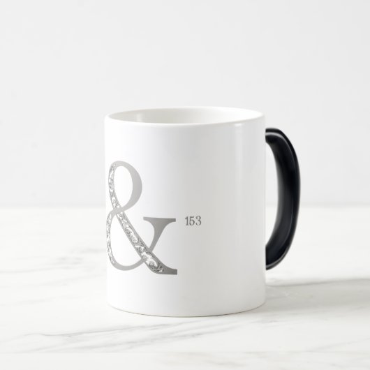 The Simple Ampersand Couple Initials Wedding Date Magische Mok (Voorkant rechts)