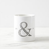 The Simple Ampersand Couple Initials Wedding Date Magische Mok (Center)