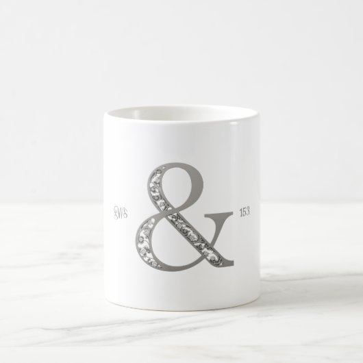 The Simple Ampersand Couple Initials Wedding Date Magische Mok (Center)