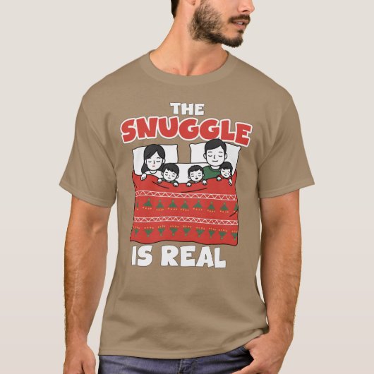 THE SNUGGLE IS REAL CHRISTMAS GIFT T-SHIRT (Voorkant)