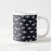 The Tiny Bee Trail Minimalist Mug Extra Grote Beker (Rechts)
