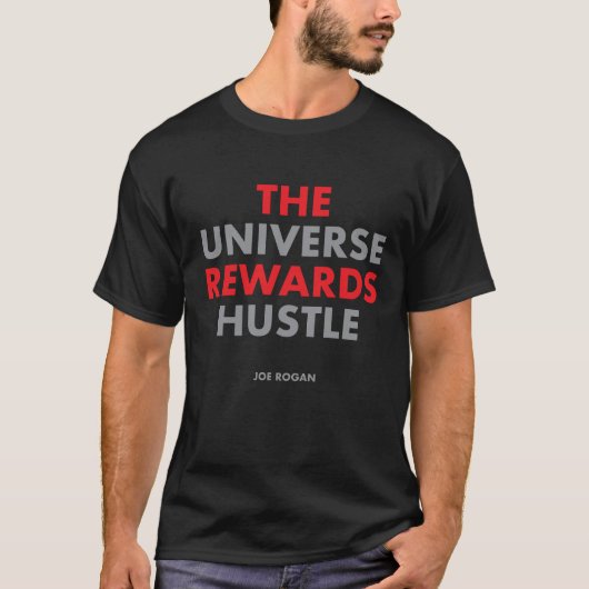 "The Universe Rewards Hustle" van Joe Rogan T-shirt (Voorkant)