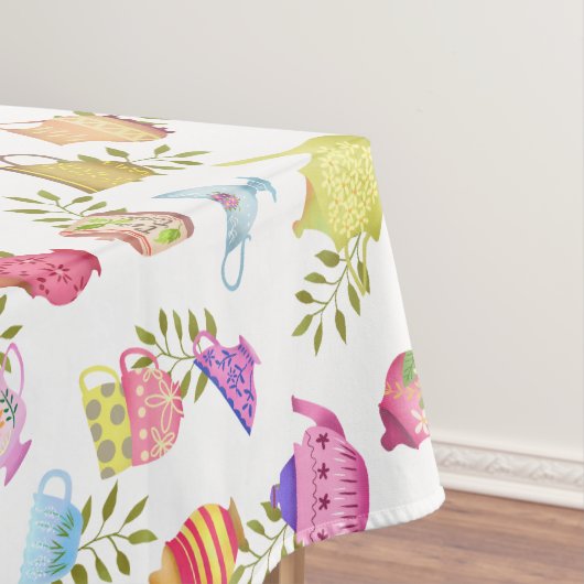 Thee potten en kopjes wit tafelkleed (Voorbeeld)