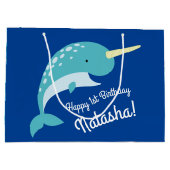 Thema Narwhals Ocean Cute 1st Birthday Groot Cadeauzakje (Achterkant)