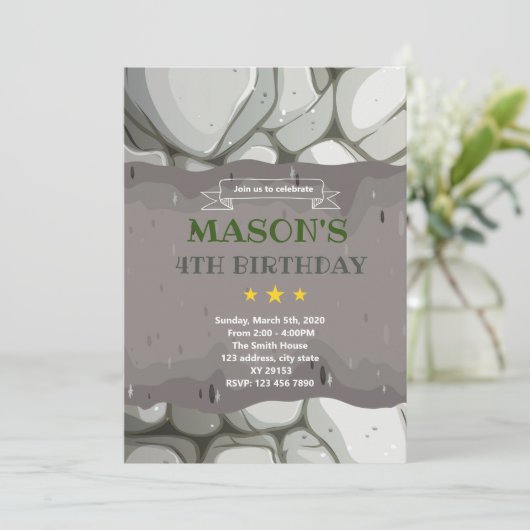 Thème d'anniversaire de pierre rock Invitation (Debout devant)