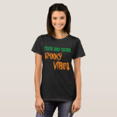 THICK EN THIGHS SPOOKY VIBES T-Shirt (Voorkant volledig)