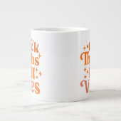 Thick Thighs Herfst Vibes Extra Grote Beker (Voorkant)