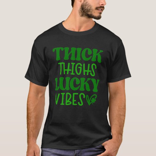 Thick Thighs & Lucky Vibes Shamrock  St Patrick's  T-shirt (Voorkant)