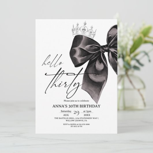Thirty Black Bow 30th Birthday Invitation (Debout devant)