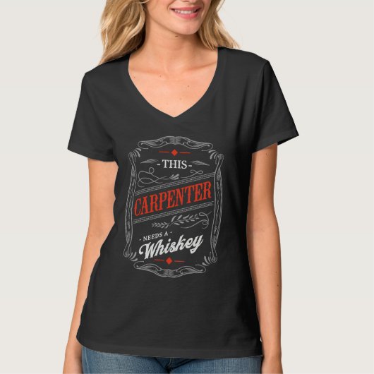 This Carpenter Needs a Whiskey  Carpentry Humor T-shirt (Voorkant)