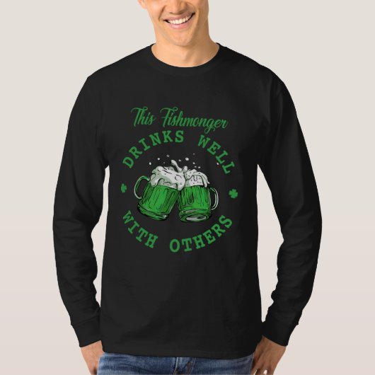 This Fishmonger Drinks Well With Others St Patrick T-shirt (Voorkant)