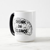 This mug is an advertisement for inner peace. (Devant gauche)