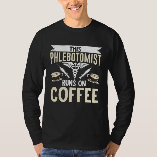This Phlebotomist Runs On Coffee Phlebotomy Tech T T-shirt (Voorkant)