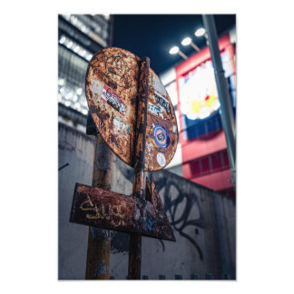 This sign was photographed at night in Osaka, Japa Foto Afdruk