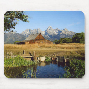 Thomas A. Moulton Barn Muismat