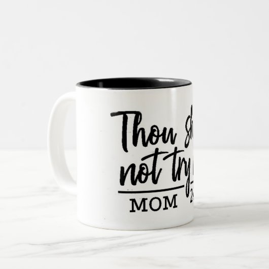 THOU ZAL ME NIET PROBEREN "DE MOK VAN DE MOM" (Voorkant links)