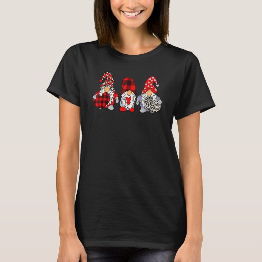 Three Gnomes Holding Hearts Red Plaid Leopard Vale T-shirt (Voorkant)