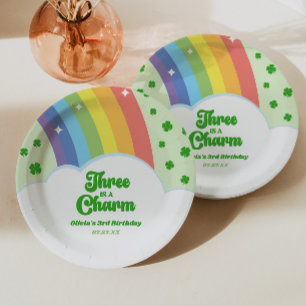 Three Is A Charm Rainbow 3e Verjaardagsfeestje Papieren Bordje
