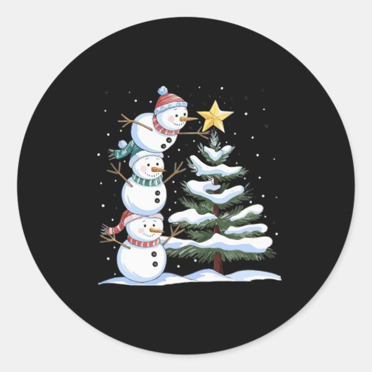 Three Snowmen Are Arranging A Christmas Tree Cute  Ronde Sticker (Voorkant)