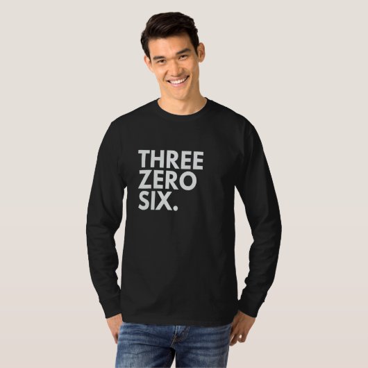 THREE ZERO SIX Area Code 306 Saskatchewan Saskatch T-shirt (Voorkant volledig)