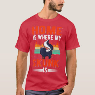 Thuis is waar mijn stinkdier Skunk is (1) T-shirt