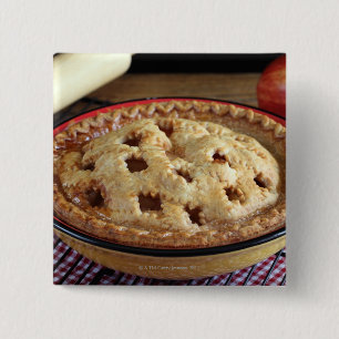 Thuisgebakken appeltaart op koelrack met appel vierkante button 5,1 cm