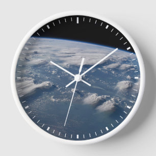 Thunderhead Anvils of Earth op het zuiden van Born