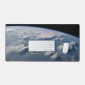 Thunderhead Anvils of Earth op het zuiden van Born Bureaumat (Keyboard & Muis)