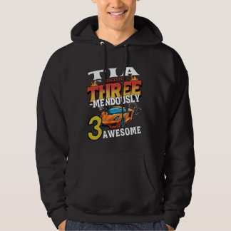 Tia van de drie jaar oude verjaardagsjongen raceau hoodie