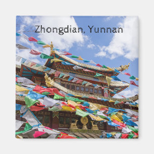 Tibetaanse tempel met gebeds vlaggen - Yunnan, Chi Magneet