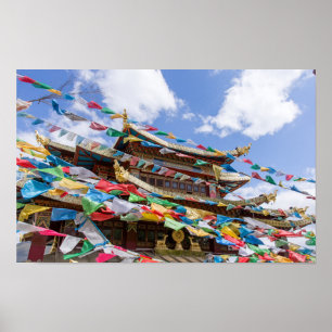 Tibetaanse tempel met gebedsvaandels - Yunnan, Chi Poster