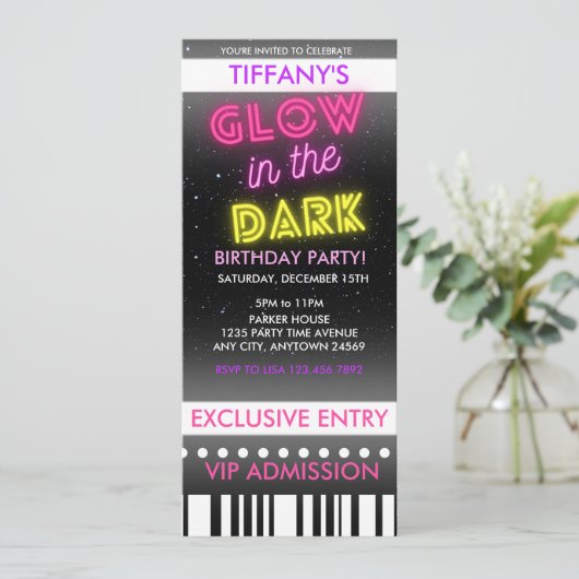 Ticket Birthday Uitnodiging | Gloed in het donker (Staand voorkant)