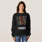 Tie Dye First Grade Teacher Leopard Pencil Back To Trui (Voorkant volledig)