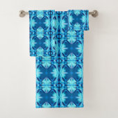 Tie Dye Pattern in Indigo en Ice Blue Bad Handdoek (Insitu)