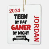 Tiener speelt graag videogames keramisch ornament (Links)