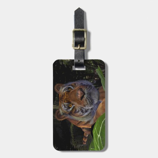 Tiger Crouching in het Oerwoud Bagagelabel (Voorkant verticaal)