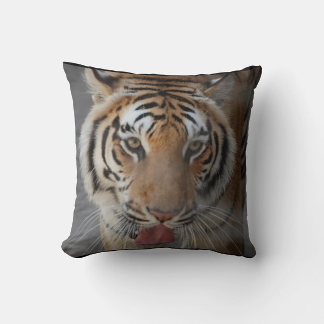 Tiger Kisses Pillow Kussen (Voorkant)