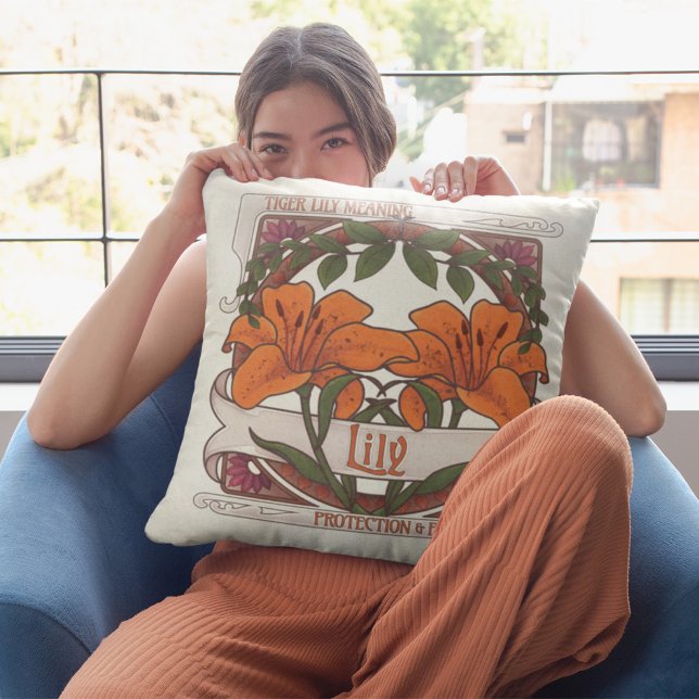 Tiger Lily  Stijl met Groene Patroon Terug Kussen (Immerse yourself in the language of flowers with this enchanting tiger lily pillow.)