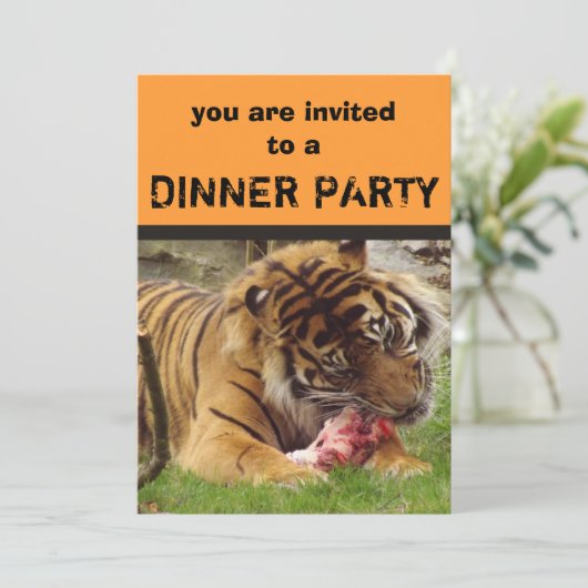 Tiger Mangeant Ses Invitations À Son Dîner De Vian (Debout devant)