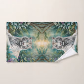 Tigre blanc dans une jungle bleue verte (Serviette à main)