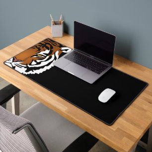 Tigre, chat sauvage sur noir