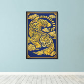 Tigre Impérial – Impression sur toile or et bleu (Insitu (Plancher de Bois))