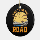 Tijd om op de weg te komen keramisch ornament (Links)