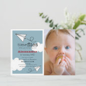 Tijd vliegt papieren vliegtuig Blauwe Jongen Foto Kaart (Staand voorkant)