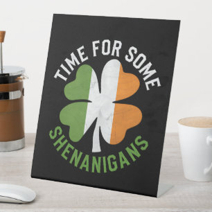 Tijd voor wat kattenkwaad Klaver St. Patrick's Dag Reclamebord Met Voetstuk