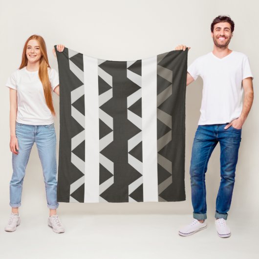 Tijdelijk grijs wit driehoekje stripe patroon fleece deken (In situ)