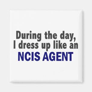 Tijdens de dag dress ik op als een NCIS-agent Magneet